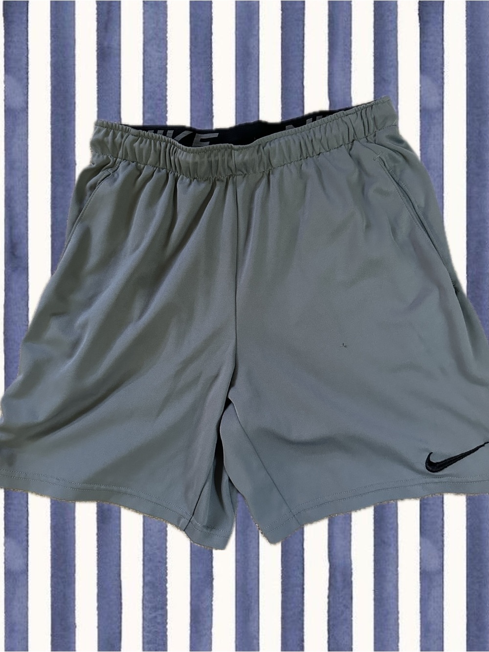 Nike Men’s Light Gray Athletic Dri-Fit Training Shorts Small